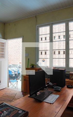 Casa à venda com 200m², 2 quartos e 2 vagasSala