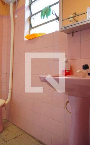 Casa à venda com 200m², 2 quartos e 2 vagasBanheiro Corredor