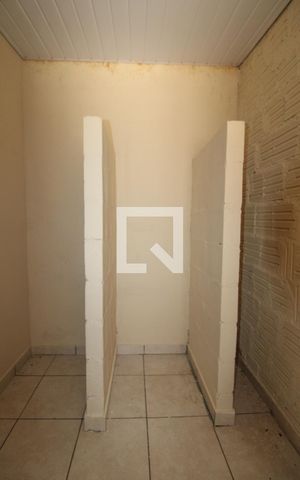 Casa à venda com 330m², 2 quartos e 2 vagasQuarto Área externa 