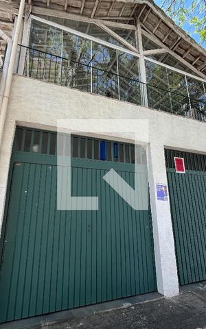Casa para alugar com 70m², 2 quartos e 2 vagas Casa para alugar com 70m², 2 quartos e 2 vagasFachada