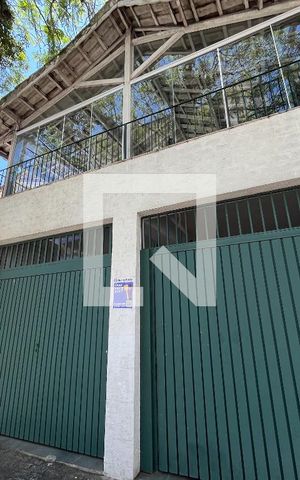 Casa para alugar com 70m², 2 quartos e 2 vagas Casa para alugar com 70m², 2 quartos e 2 vagasFachada
