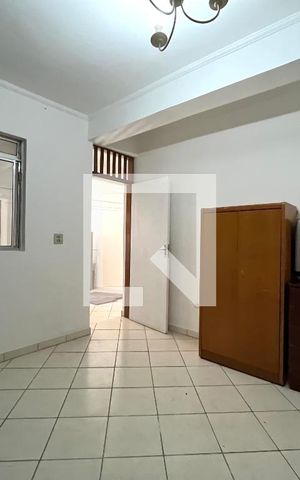 Casa para alugar com 70m², 2 quartos e 2 vagas Casa para alugar com 70m², 2 quartos e 2 vagasSala/Quarto