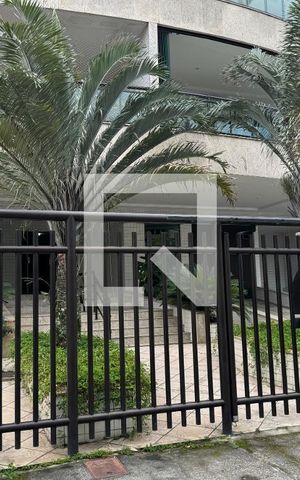 Apartamento à venda com 130m², 3 quartos e 3 vagas Apartamento à venda com 130m², 3 quartos e 3 vagasPlaquinha Quinto Andar