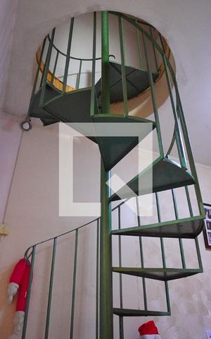 Casa à venda com 250m², 4 quartos e 1 vagaEscada - Segundo Andar