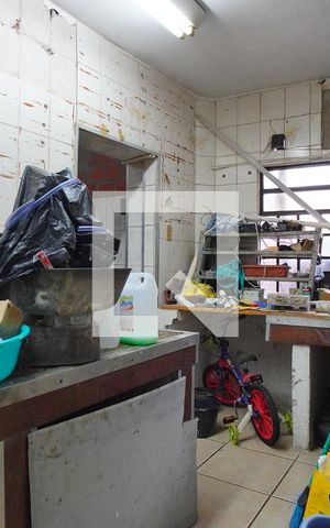 Casa à venda com 250m², 4 quartos e 1 vagaÁrea de Serviço