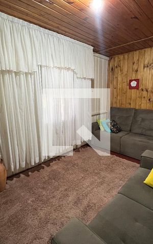 Casa à venda com 80m², 2 quartos e 2 vagasSala