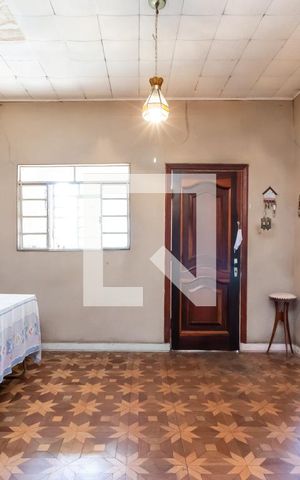 Casa à venda com 220m², 3 quartos e 3 vagasSala