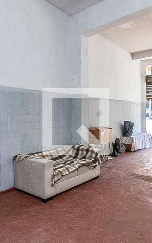 Casa à venda com 300m², 4 quartos e 4 vagas Casa à venda com 300m², 4 quartos e 4 vagasSalão