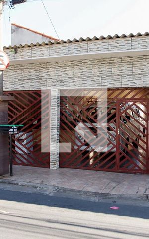 Casa à venda com 252m², 7 quartos e 3 vagas Casa à venda com 252m², 7 quartos e 3 vagasFachada