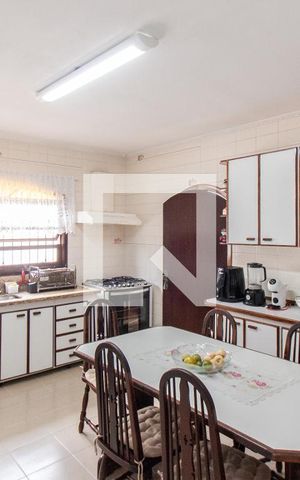 Casa à venda com 450m², 3 quartos e 6 vagas Casa à venda com 450m², 3 quartos e 6 vagasCozinha
