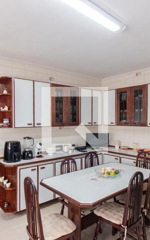 Casa à venda com 450m², 3 quartos e 6 vagas Casa à venda com 450m², 3 quartos e 6 vagasCozinha