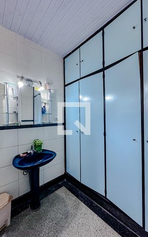 Casa à venda com 173m², 4 quartos e 4 vagasBanheiro