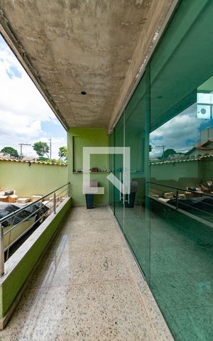 Casa à venda com 460m², 4 quartos e 8 vagas Casa à venda com 460m², 4 quartos e 8 vagasVaranda