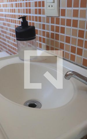 Apartamento para alugar com 80m², 3 quartos e 2 vagasBanheiro de Serviço