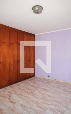 Casa à venda com 180m², 4 quartos e 2 vagasSuíte