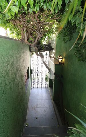Casa à venda com 180m², 4 quartos e 2 vagasEntrada