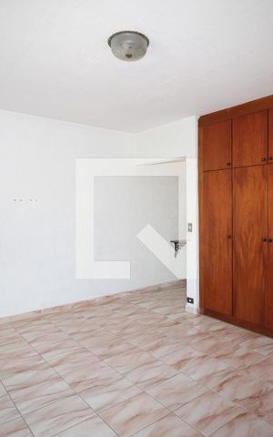 Casa à venda com 180m², 4 quartos e 2 vagasSuíte