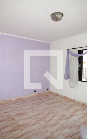 Casa à venda com 180m², 4 quartos e 2 vagasSuíte