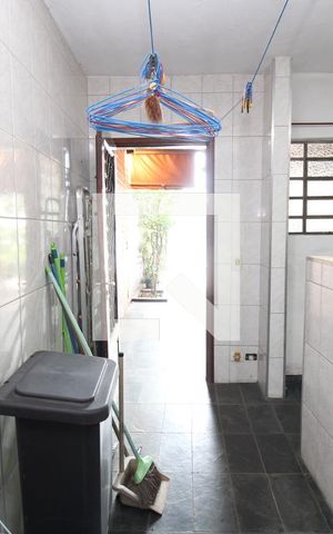 Casa à venda com 180m², 4 quartos e 2 vagasÁrea de Serviço 2