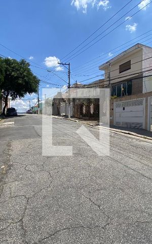 Casa à venda com 180m², 4 quartos e 2 vagas Casa à venda com 180m², 4 quartos e 2 vagasVista da Rua
