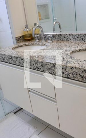 Apartamento à venda com 200m², 3 quartos e 3 vagas Apartamento à venda com 200m², 3 quartos e 3 vagasBanheiro Suíte Master