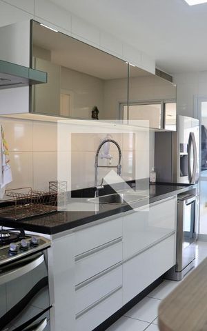 Apartamento à venda com 200m², 3 quartos e 3 vagas Apartamento à venda com 200m², 3 quartos e 3 vagasCozinha