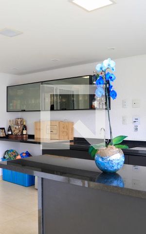 Apartamento à venda com 200m², 3 quartos e 3 vagas Apartamento à venda com 200m², 3 quartos e 3 vagasSacada