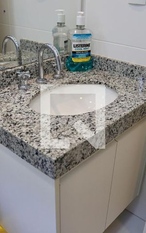 Apartamento à venda com 200m², 3 quartos e 3 vagas Apartamento à venda com 200m², 3 quartos e 3 vagasBanheiro da Suíte 1