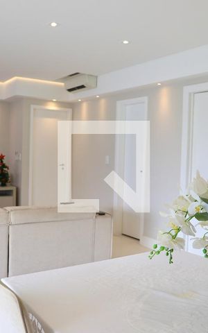 Apartamento à venda com 200m², 3 quartos e 3 vagas Apartamento à venda com 200m², 3 quartos e 3 vagasSala