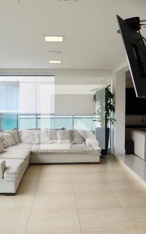 Apartamento à venda com 200m², 3 quartos e 3 vagas Apartamento à venda com 200m², 3 quartos e 3 vagasSacada