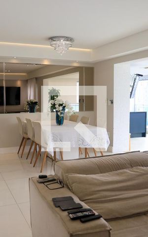 Apartamento à venda com 200m², 3 quartos e 3 vagas Apartamento à venda com 200m², 3 quartos e 3 vagasSala