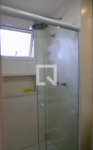 Apartamento à venda com 200m², 3 quartos e 3 vagas Apartamento à venda com 200m², 3 quartos e 3 vagasBanheiro da Suíte 1