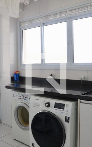 Apartamento à venda com 200m², 3 quartos e 3 vagas Apartamento à venda com 200m², 3 quartos e 3 vagasÁrea de Serviço