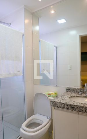 Apartamento à venda com 200m², 3 quartos e 3 vagas Apartamento à venda com 200m², 3 quartos e 3 vagasBanheiro da Suíte 1