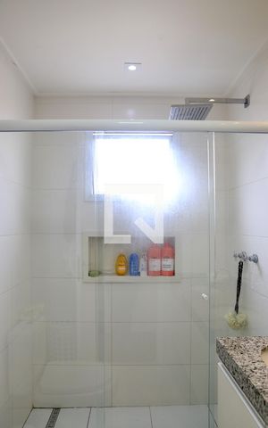 Apartamento à venda com 200m², 3 quartos e 3 vagas Apartamento à venda com 200m², 3 quartos e 3 vagasBanheiro Suíte Master