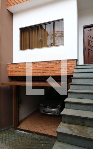 Casa à venda com 180m², 3 quartos e 4 vagasFrente
