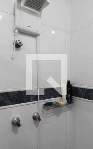 Casa à venda com 180m², 3 quartos e 4 vagasBanheiro da Suíte - Box