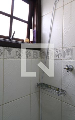 Casa à venda com 180m², 3 quartos e 4 vagasBanheiro Social - Box