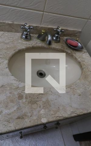 Casa à venda com 180m², 3 quartos e 4 vagasBanheiro Social - Pia
