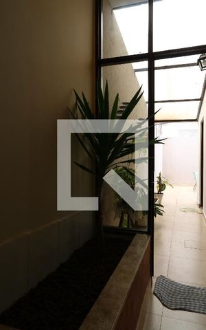 Casa à venda com 180m², 3 quartos e 4 vagasCorredor Externo