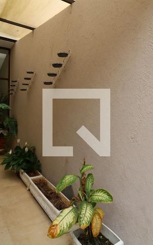 Casa à venda com 180m², 3 quartos e 4 vagasCorredor Externo