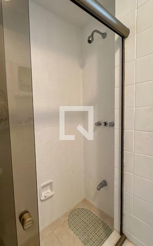 Apartamento à venda com 110m², 3 quartos e 1 vaga Apartamento à venda com 110m², 3 quartos e 1 vagaBanheiro social