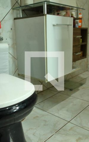 Casa à venda com 200m², 4 quartos e 6 vagasBanheiro do Quarto 1