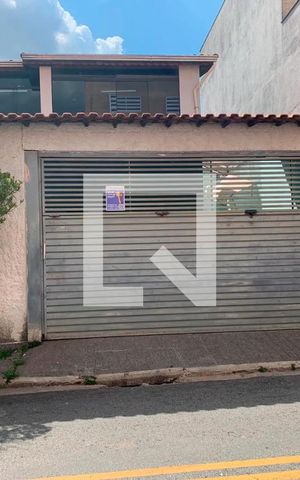 Casa à venda com 200m², 4 quartos e 6 vagasFachada