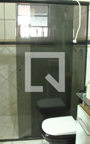 Casa à venda com 200m², 4 quartos e 6 vagasBanheiro do Quarto 1