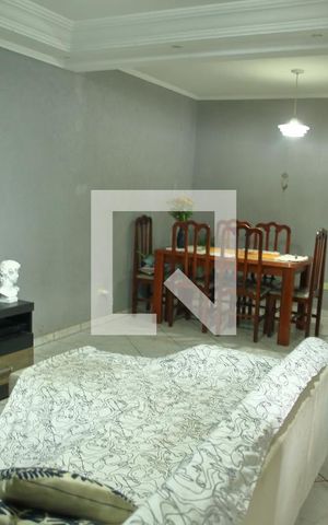 Casa à venda com 200m², 4 quartos e 6 vagasSala
