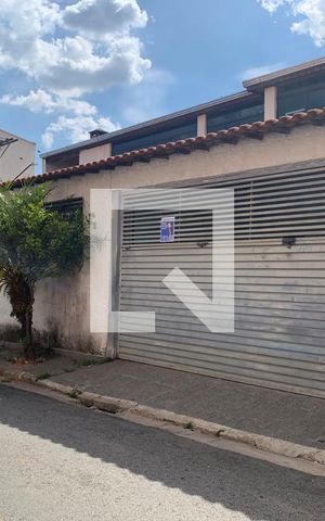 Casa à venda com 200m², 4 quartos e 6 vagasFachada