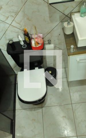 Casa à venda com 200m², 4 quartos e 6 vagasBanheiro do Quarto 1