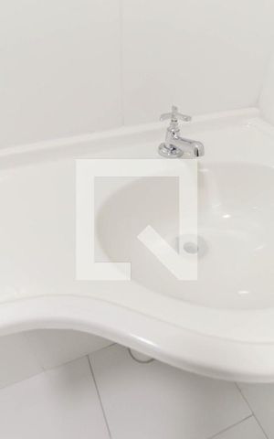 Apartamento para alugar com 39m², 2 quartos e sem vaga Apartamento para alugar com 39m², 2 quartos e sem vagaBanheiro