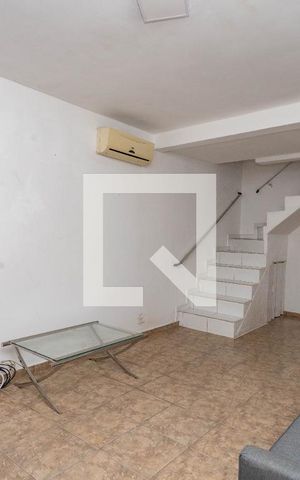 Casa à venda com 267m², 3 quartos e 2 vagas Casa à venda com 267m², 3 quartos e 2 vagasSala